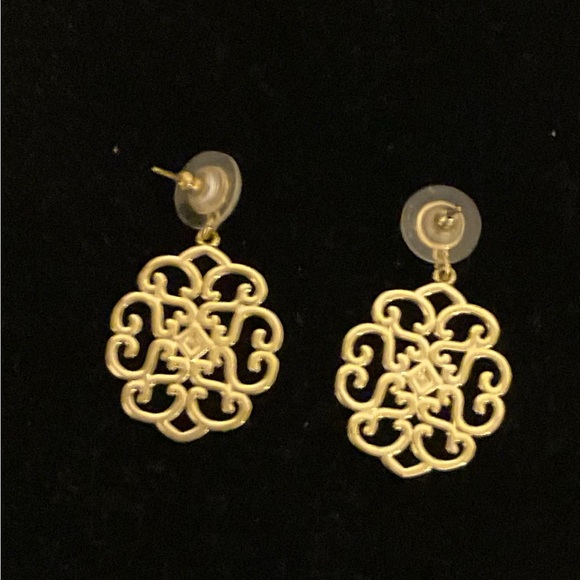 Elegant Gold Filigree Earrings - Picture 3 of 4